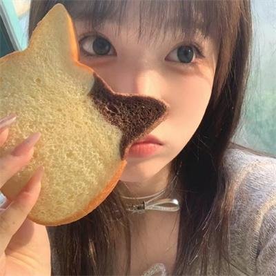 场景二：母亲坐到床边观察儿子状态，从照顾者的口吻出发，越界之后选择继续留在床边